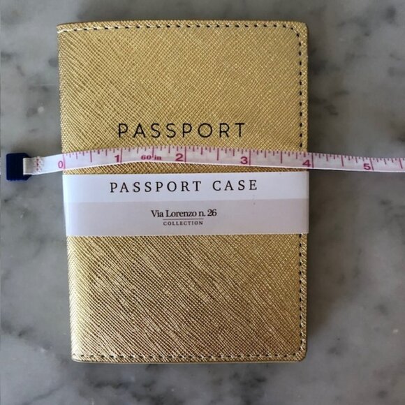 VIA LORENZO n.26 COLLECTION  Passport Case Gold Metallic - Picture 10 of 11